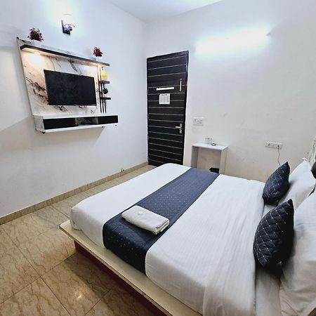 Hotel Tulip Near Delhi Airport Yeni Delhi Dış mekan fotoğraf