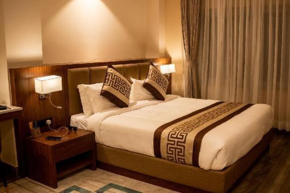 Hotel Tulip Near Delhi Airport Yeni Delhi Dış mekan fotoğraf