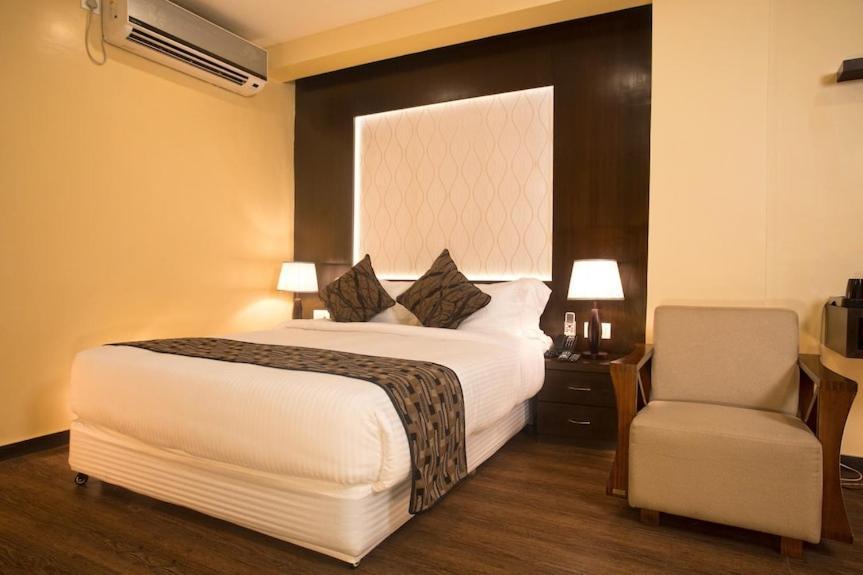 Hotel Tulip Near Delhi Airport Yeni Delhi Dış mekan fotoğraf